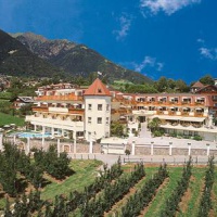 Отель Panorama Hotel Gnaid в городе Тироло, Италия