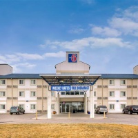Отель Motel 6 Claresholm в городе Кларешем, Канада