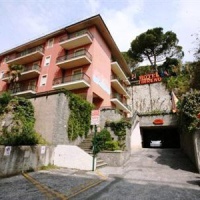 Отель Tirreno Hotel Lavagna в городе Лаванья, Италия