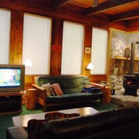 Отель Reilly's Cabin by Apex Accommodations в городе Апекс-Маунтин, Канада