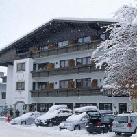 Отель Hotel Gasthof zum Pinzger в городе Штум, Австрия