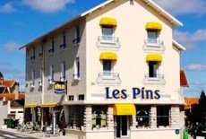 Отель Les Pins Hotel в городе Сен-Трожан-ле-Бен, Франция