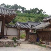 Отель Jeongjaejongtaek Hanok Guesthouse в городе Андон, Южная Корея
