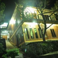Отель Villa Pacet Damar Sewu в городе Моджокерто, Индонезия