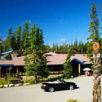 Отель Sunwapta Falls Rocky Mountain Lodge в городе Джаспер, Канада