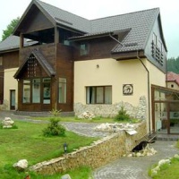 Отель Pension Gradina Ursului Zarnesti в городе Зэнешти, Румыния