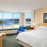 Отель Four Points by Sheraton Niagara Falls Fallsview в городе Ниагара-Фолс, Канада