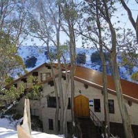Отель Trackers Mountain Lodge в городе Фолс Крик, Австралия