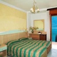Отель Hotel Villa Dirce в городе Лимоне-суль-Гарда, Италия