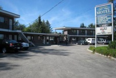 Отель Gold Pan Motel в городе Квеснел, Канада