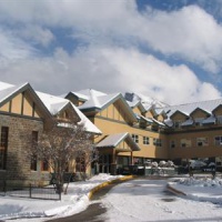 Отель Banff Y Mountain Lodge в городе Банф, Канада