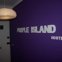 Отель Purple Island Hostel в городе Ангра-ду-Эроишму, Португалия