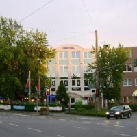 Отель Hotel am Berliner Platz в городе Монхайм-на-Рейне, Германия