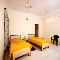Отель WBTDC - Raiganj Tourist Lodge в городе Gangarampur, Индия