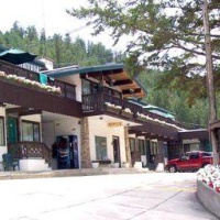 Отель Motel Tyrol в городе Радиум Хот Спрингс, Канада