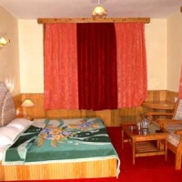 Отель Hotel New Adarsh Manali в городе Манали, Индия