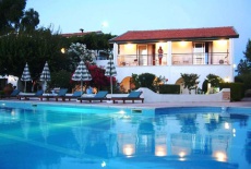 Отель The Villa Club Holiday Village в городе Кирения, Кипр