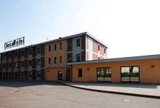 Отель MH Piacenza Junior в городе Поденцано, Италия