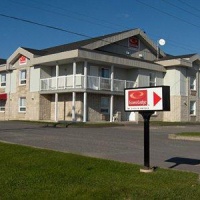 Отель Econo Lodge Cabano Boul Phil Latulippe в городе Кабано, Канада