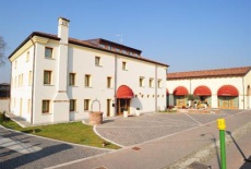 Отель Albergo Antica Corte Marchesini в городе Кампанья-Лупия, Италия