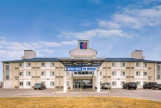 Отель Motel 6 Claresholm в городе Кларешем, Канада