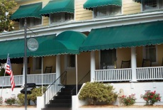 Отель The Smithfield Inn Bed and Breakfast, Restaurant and Tavern в городе Смитфилд, США