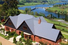 Отель Emanuels Lake Karapiro Lodge Cambridge New Zealand в городе Тирау, Новая Зеландия