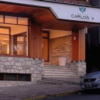 Отель Hotel Carlos V Patagonia San Carlos de Bariloche в городе Сан-Карлос-де-Барилоче, Аргентина