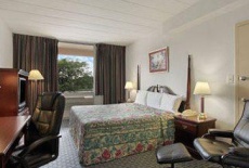 Отель Travelodge Hotel Melrose Park в городе Хиллсайд, США