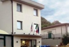 Отель Hotel I Fiorino в городе Капрая-е-Лимите, Италия