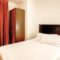 Отель Apartamentos H2 Caceres в городе Касерис, Испания