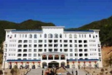 Отель Shennongjia Hotel в городе Шэньнунцзя, Китай