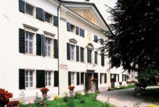 Отель Residenza Villa Lovaria в городе Павия-ди-Удине, Италия
