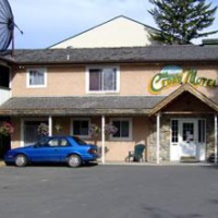 Отель Cedar Motel в городе Радиум Хот Спрингс, Канада