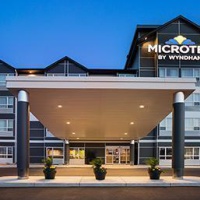 Отель Microtel Inn and Suites by Wyndham Weyburn в городе Уэйберн, Канада