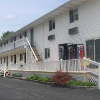Отель Knotty Pine Motel в городе Эймсбери, США