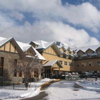 Отель The YWCA Banff Hotel в городе Банф, Канада
