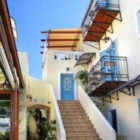 Отель Niriides Apartments Spetses в городе Spetses Town, Греция