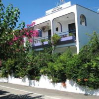 Отель Rosmari в городе Архангелос, Греция
