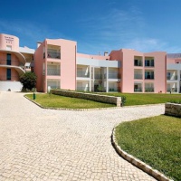 Отель Apartamentos Turisticos Coral do Vau в городе Портимао, Португалия