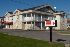 Отель Econo Lodge Cabano в городе Кабано, Канада