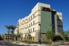 Отель Hampton Inn & Suites - Riverside Corona East в городе Хоум Гарденс, США