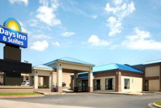 Отель Days Inn And Suites Airport Moline в городе Молин, США