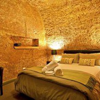 Отель The Lookout Cave Underground Motel в городе Кубер-Педи, Австралия