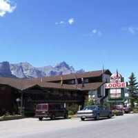 Отель Rundle Mountain Lodge в городе Канмор, Канада