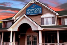 Отель Norwood Inn And Suites в городе Эйвон, США
