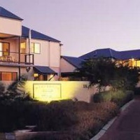 Отель Margarets Beach Resort в городе Гнарабап, Австралия