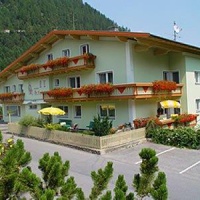 Отель St Lukas Pension в городе Пфундс, Австрия