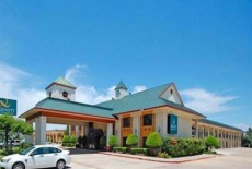 Отель Quality Inn and Suites Addison (Texas) в городе Аддисон, США
