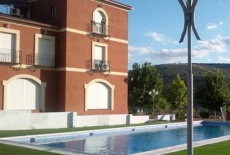 Отель Apartamentos Fuente de la Salud в городе Баена, Испания